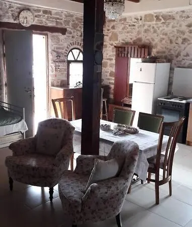 Dorotheas Stone House In The Forest Hébergement de vacances