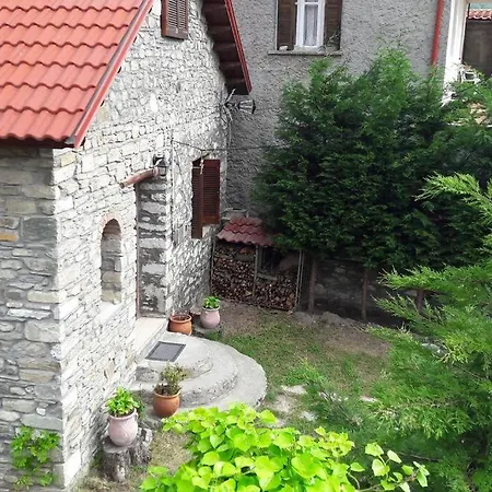 Dorotheas Stone House In The Forest Hébergement de vacances *