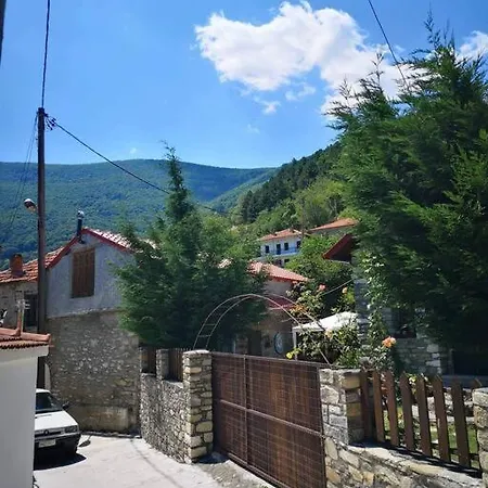 Hébergement de vacances Dorotheas Stone House In The Forest Asprogia